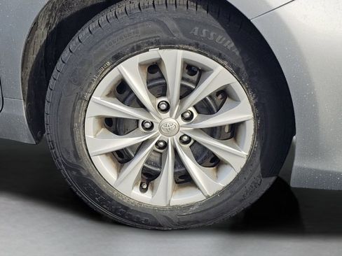 Used 2015 Toyota Camry LE image 18