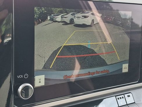 Used 2025 Toyota Camry Hybrid AWD/4WD image 18
