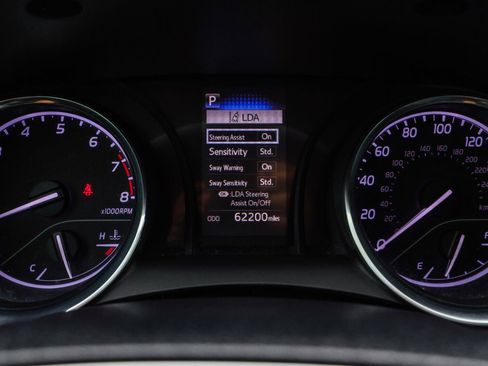 Used 2019 Toyota Camry SE FWD image 6
