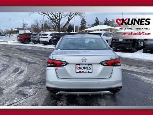 Used 2023 Nissan Versa SV image 5