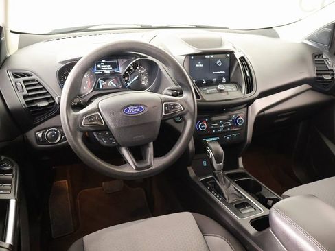 Used 2019 Ford Escape SE image 2