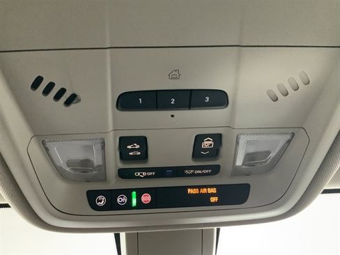 Used 2018 Buick Regal Essence w/ Driver Confidence Package #1 image 39