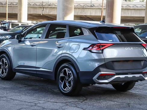 Used 2024 Kia Sportage LX image 6