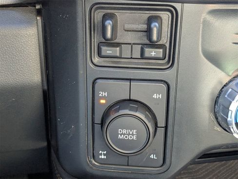 Used 2023 Ford F350 Platinum w/ FX4 Off-Road Package image 25