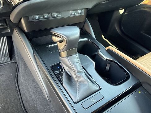 Used 2025 Lexus ES 350 w/ Premium Package FWD image 20