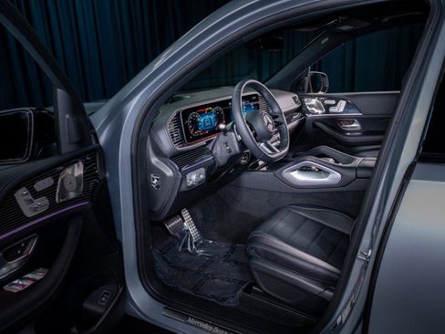 New 2026 Mercedes-Benz GLS 580 4MATIC image 11