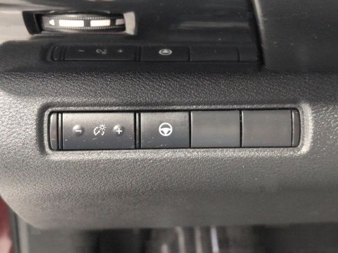 Used 2022 Nissan Pathfinder SV AWD/4WD image 10