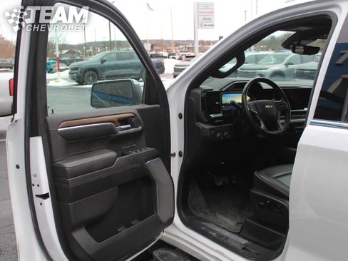 Certified 2024 Chevrolet Silverado 1500 High Country w/ High Country Premium Package image 10