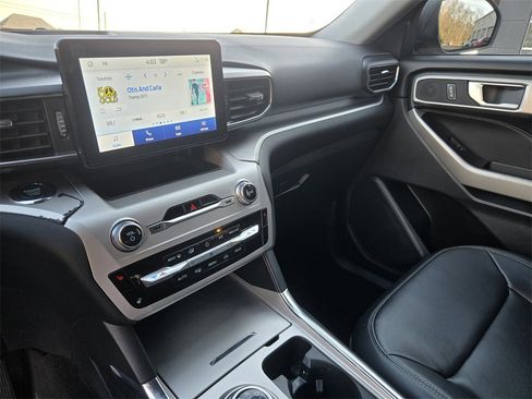 Used 2022 Ford Explorer XLT w/ Equipment Group 202A image 15