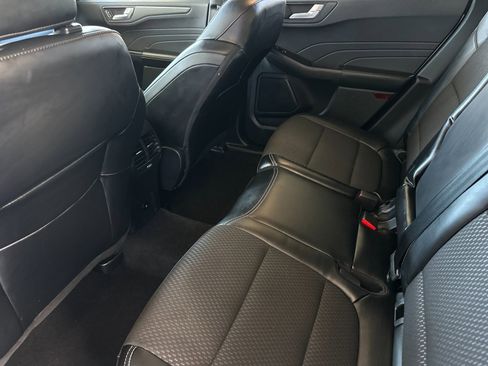 Used 2023 Ford Escape SE image 11