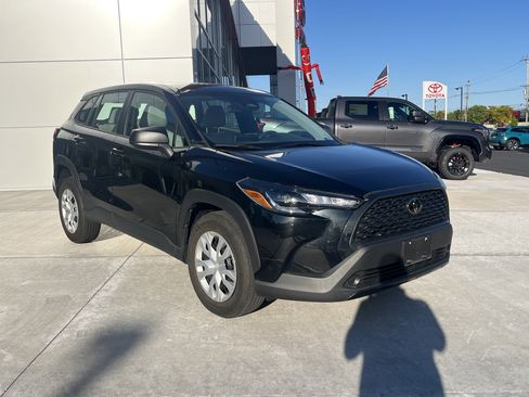 Used 2023 Toyota Corolla Cross L AWD/4WD image 2