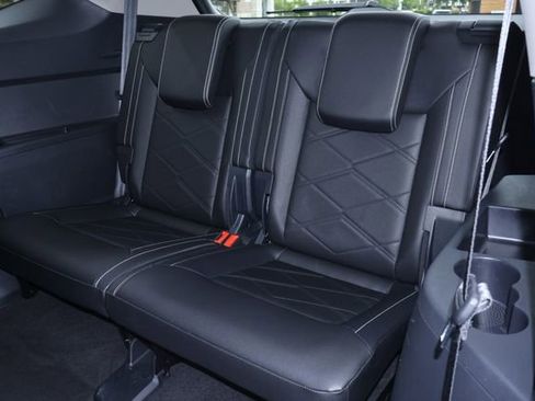 Certified 2025 Volkswagen Atlas SE image 16