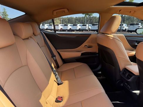 Used 2025 Lexus ES 350 w/ Technology Package FWD image 17