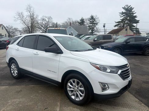 Used 2019 Chevrolet Equinox LS w/ LS Convenience Package image 3