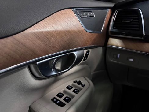 Used 2021 Volvo XC90 T6 Momentum w/ Climate Package image 25