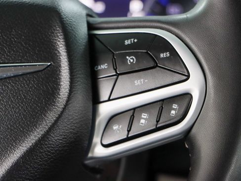 Used 2023 Chrysler Pacifica Touring-L FWD image 14