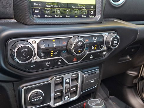 Certified 2022 Jeep Wrangler Unlimited Sahara w/ Cold Weather Group AWD/4WD image 15
