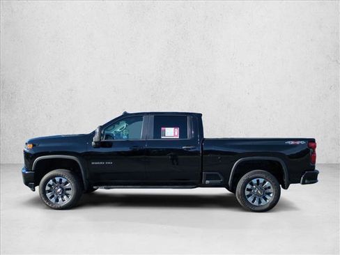 Used 2022 Chevrolet Silverado 2500 Custom w/ Custom Value Package image 9