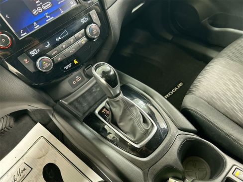 Used 2019 Nissan Rogue SV image 17