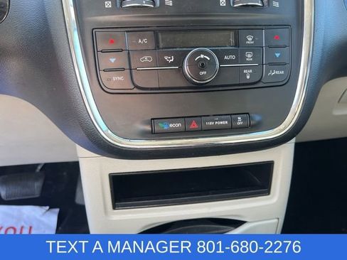 Used 2015 Chrysler Town & Country Touring FWD image 17