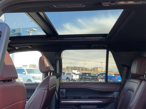 Used 2024 Ford Expedition Limited image 18