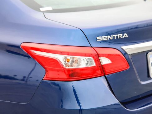 Used 2018 Nissan Sentra SV w/ Premium Package (P01) FWD image 9
