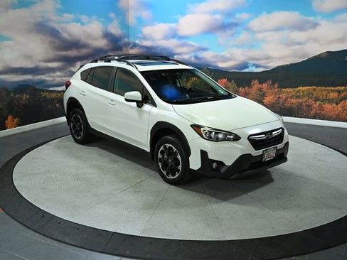 Used 2022 Subaru Crosstrek 2.0i Premium w/ Moonroof Package image 2