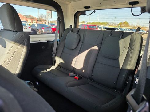 Used 2020 Jeep Wrangler Sport image 27