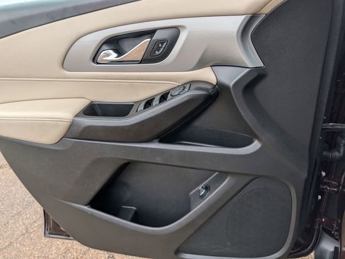 Used 2022 Chevrolet Traverse LT image 22