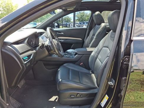 Used 2020 Cadillac XT4 Premium Luxury w/ Cold Weather Package FWD image 13