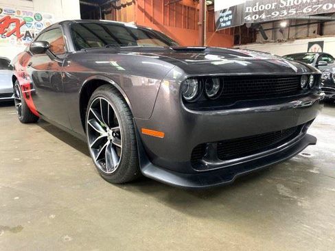 Used 2018 Dodge Challenger R/T Scat Pack w/ Leather Interior Group RWD image 9