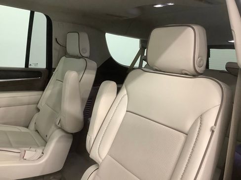 Used 2022 GMC Yukon XL Denali AWD/4WD image 7