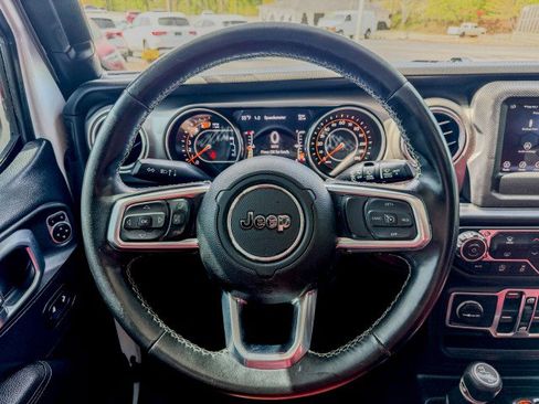 Used 2019 Jeep Wrangler Unlimited Sahara image 7