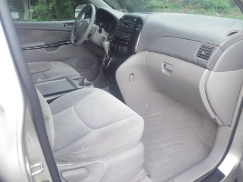 Used 2004 Toyota Sienna LE FWD image 13
