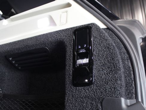 Used 2023 Land Rover Range Rover SE image 71