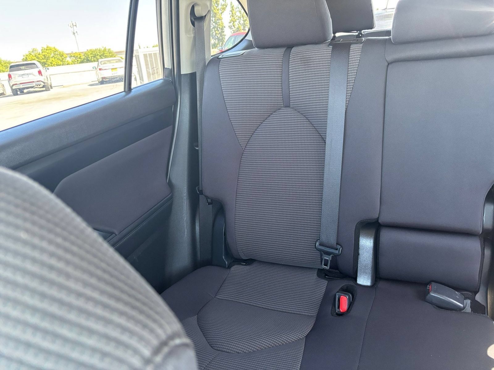 Used 2025 Toyota Highlander LE FWD image 39
