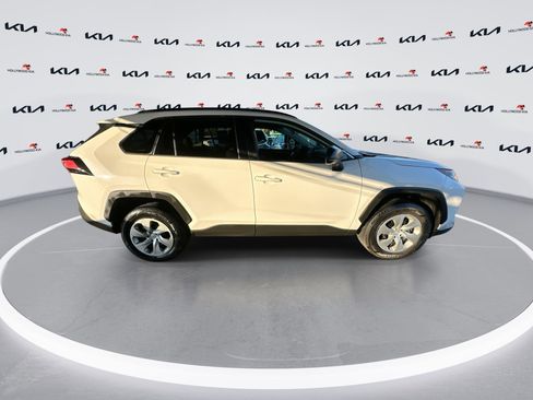 Used 2020 Toyota RAV4 LE image 9