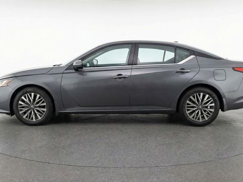 Used 2025 Nissan Altima 2.5 SV FWD image 5