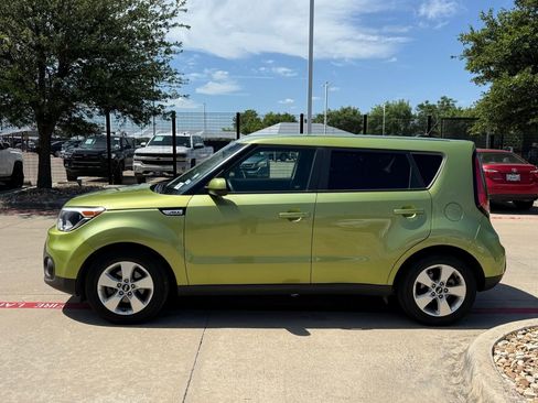 Used 2017 Kia Soul FWD image 2
