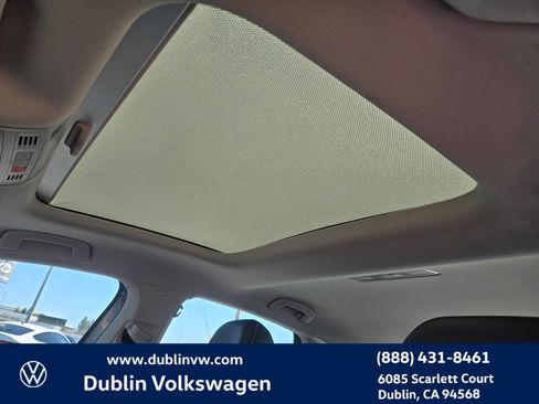 Certified 2025 Volkswagen Jetta SE w/ Sunroof Package FWD image 16