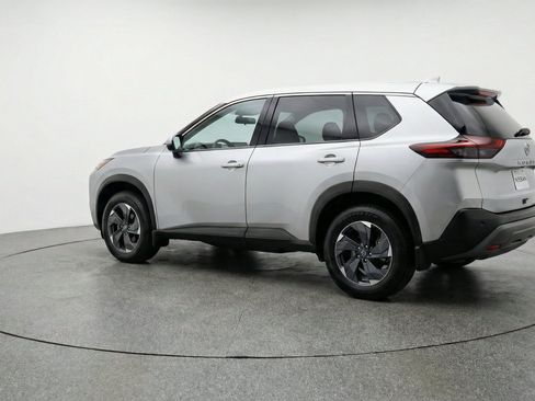 Used 2025 Nissan Rogue SV AWD/4WD image 6