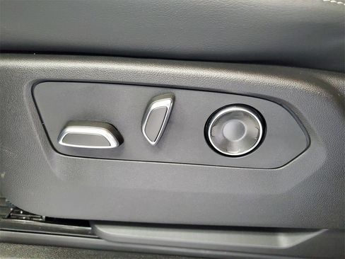 New 2026 Cadillac Escalade Luxury w/ LPO, Radiant Package image 8