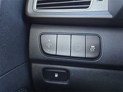 Used 2018 Kia Niro LX image 19