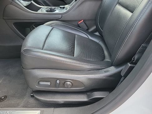 Used 2023 GMC Acadia SLT FWD image 11