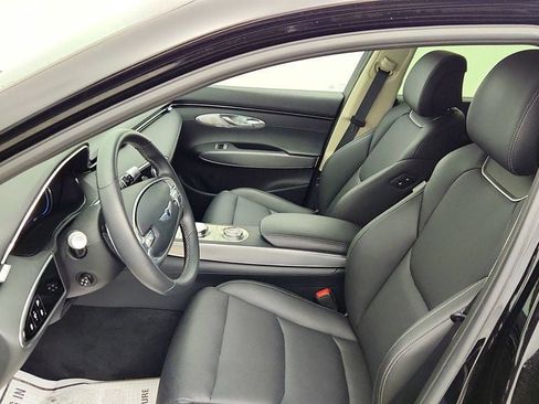 Used 2025 Genesis GV70 2.5T w/ Select Package image 22