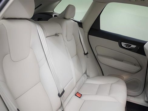 Certified 2025 Volvo XC60 B5 Plus w/ Protection Package Premier image 34