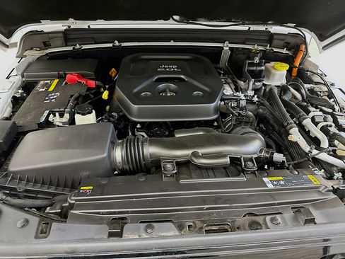 Used 2023 Jeep Wrangler Unlimited w/ Cold Weather Group image 34