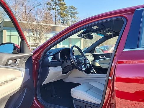 Used 2023 Genesis G70 2.0T image 6