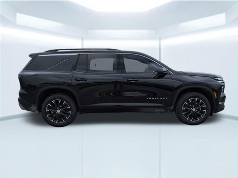 New 2026 Chevrolet Traverse LT w/ Sun and Wheel Package FWD image 7