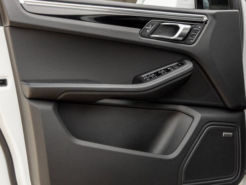 Certified 2024 Porsche Macan S image 20